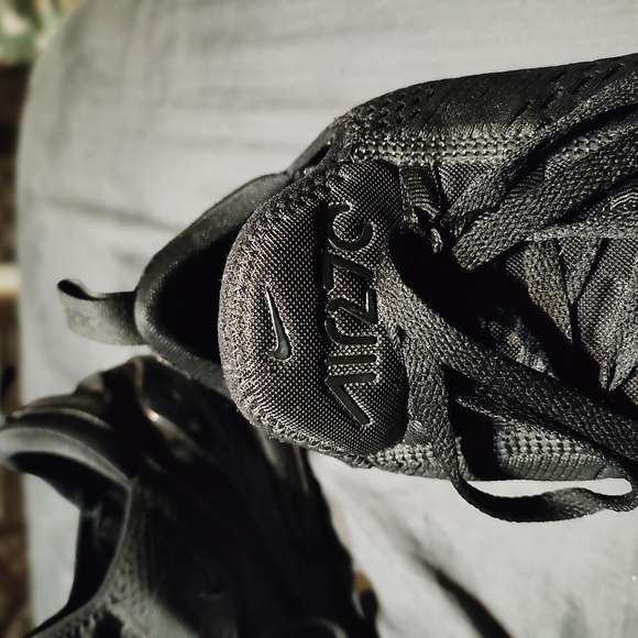 Nike Men's Black Athletic Shoes - Picture 2 of 7